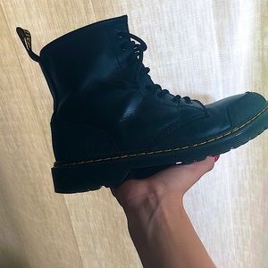 1460 dr. martin combat boots junior